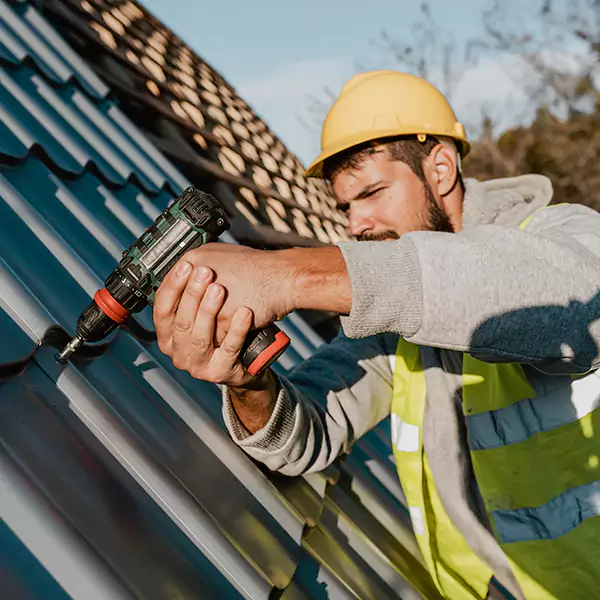 Why Cottage Grove Homeowners Choose Tovar Roofing LLC for Steel Roof Repair Service?